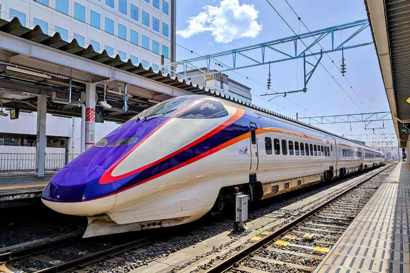 山形新幹線、E3系つばさ