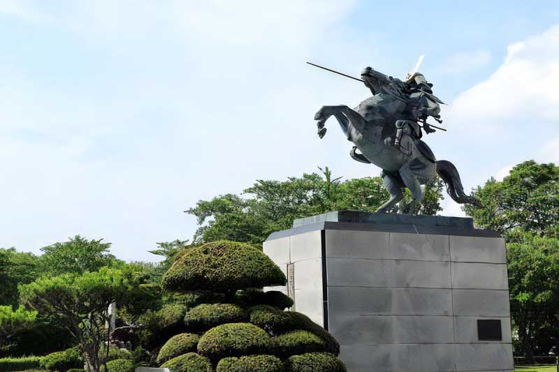 霞城公園　最上義光像